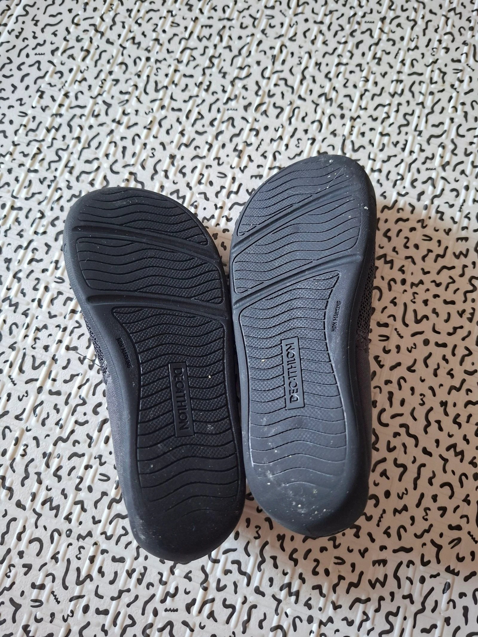 Chaussons aquatiques Decathlon T25 gris/bleu – École, crèche, piscine – photo 4
